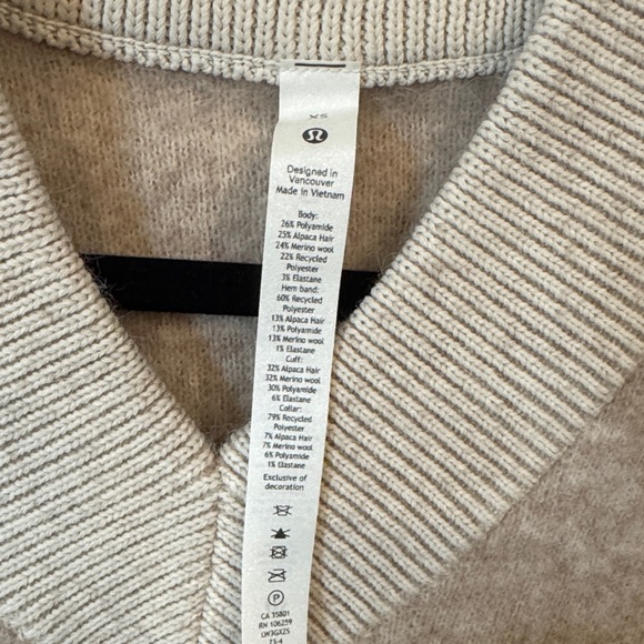 Lululemon Cozy V-Neck Pullover Sweater, size XS. NWOT - Picture 4 of 4
